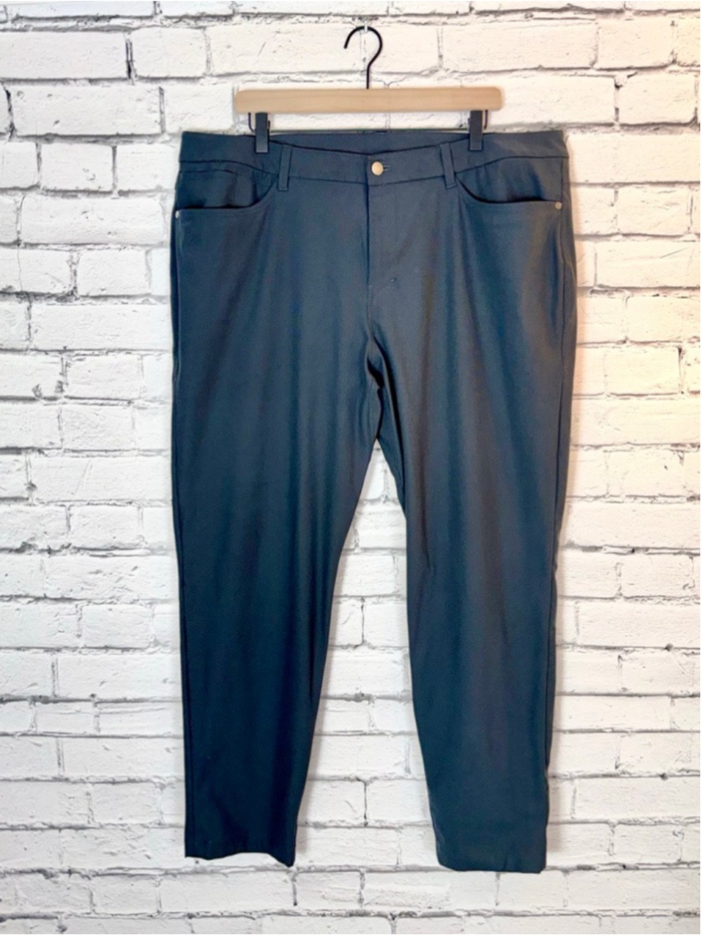Men's Lululemon Athletica Gray Pants ABC Pants Classic size 40x30 Chino Pants
